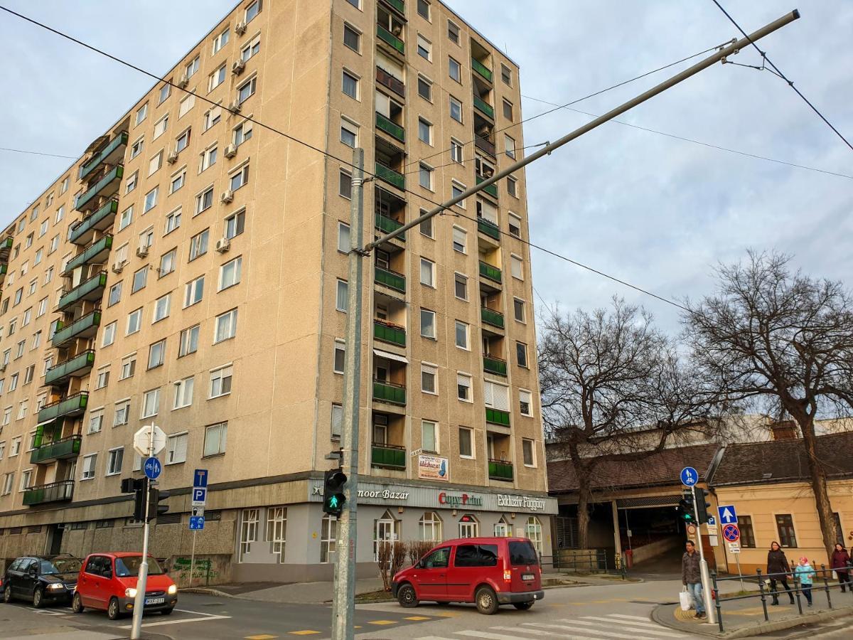 Aweshome City Apartment - 3 Bedrooms And Free Parking Debrecen Dış mekan fotoğraf