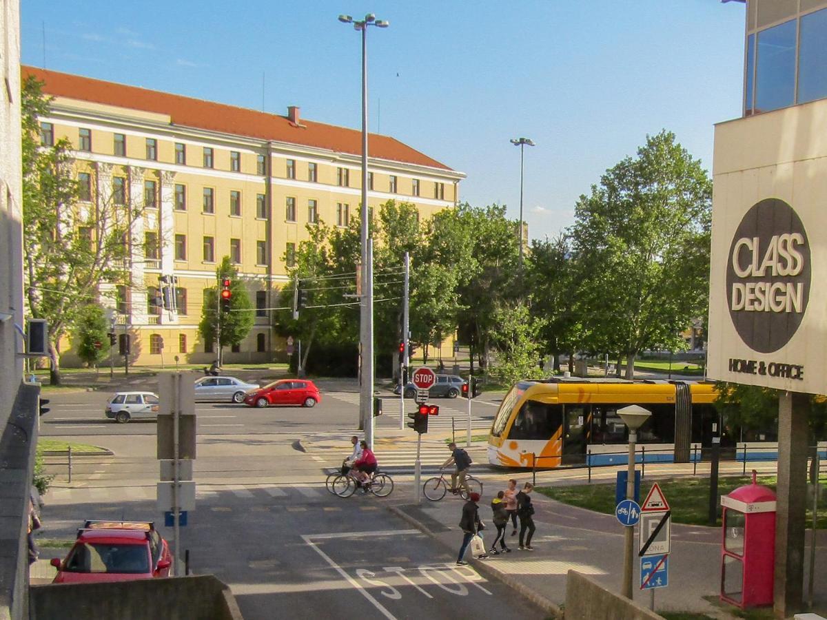 Aweshome City Apartment - 3 Bedrooms And Free Parking Debrecen Dış mekan fotoğraf