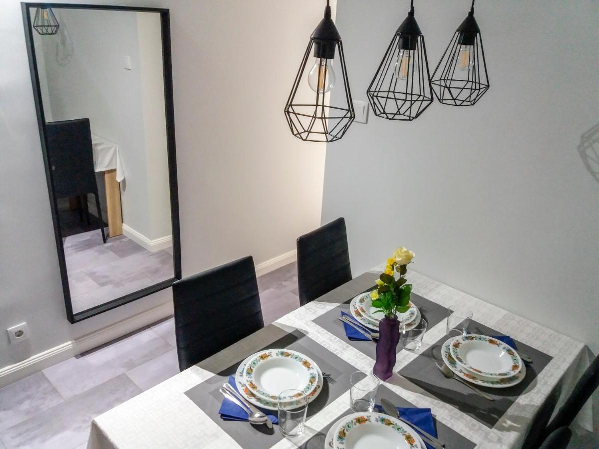 Aweshome City Apartment - 3 Bedrooms And Free Parking Debrecen Dış mekan fotoğraf