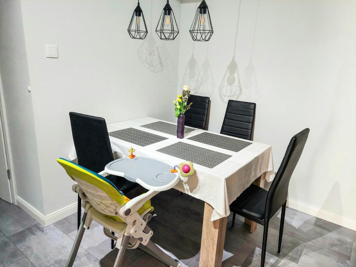 Aweshome City Apartment - 3 Bedrooms And Free Parking Debrecen Dış mekan fotoğraf