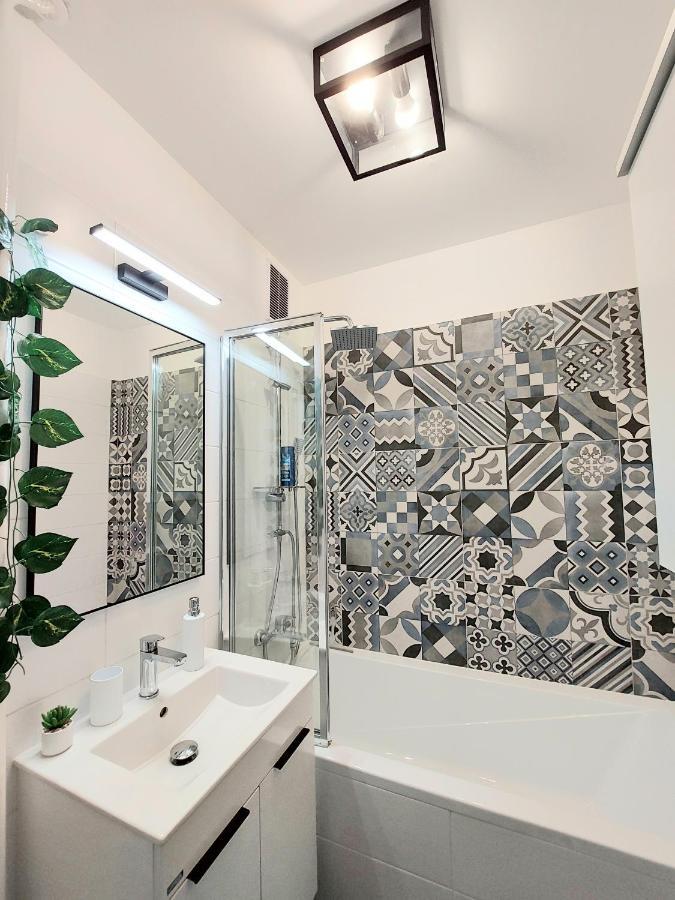 Aweshome City Apartment - 3 Bedrooms And Free Parking Debrecen Dış mekan fotoğraf
