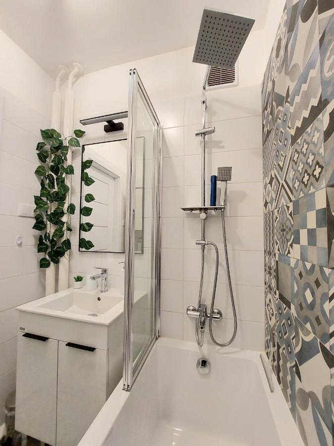 Aweshome City Apartment - 3 Bedrooms And Free Parking Debrecen Dış mekan fotoğraf