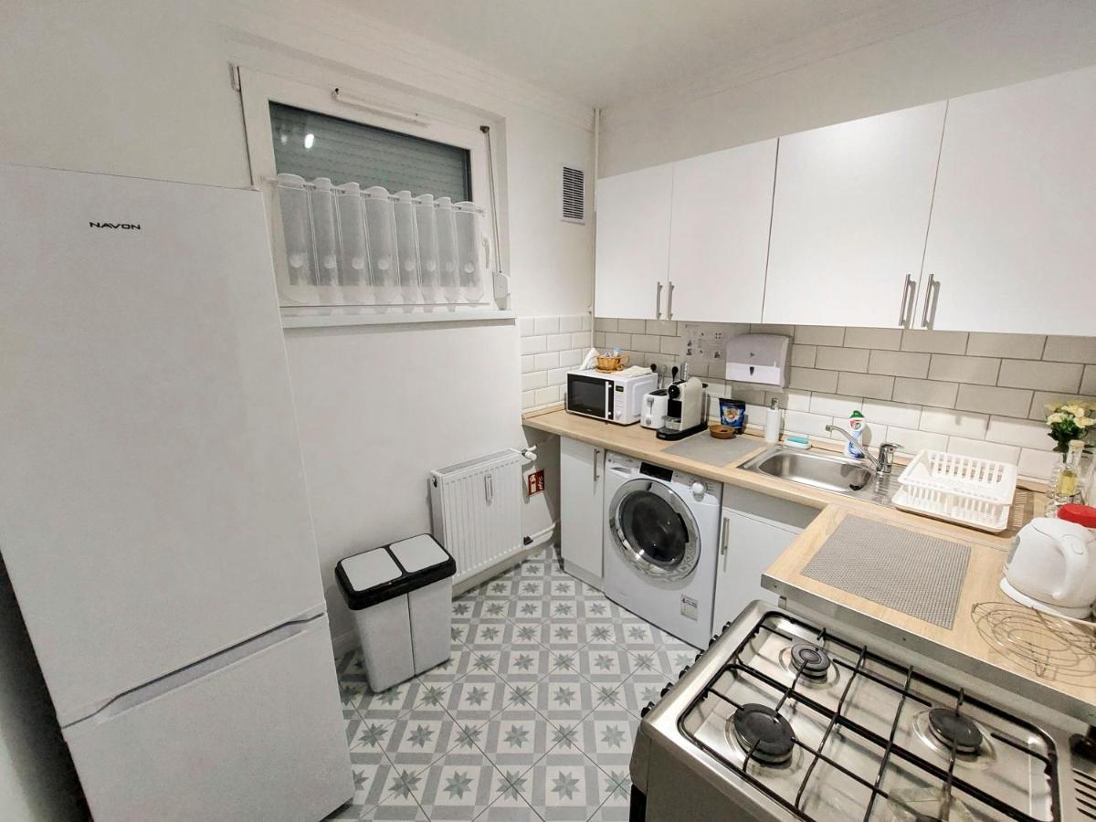 Aweshome City Apartment - 3 Bedrooms And Free Parking Debrecen Dış mekan fotoğraf