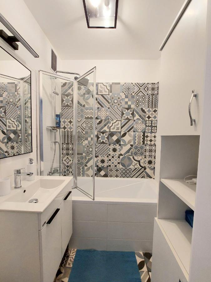 Aweshome City Apartment - 3 Bedrooms And Free Parking Debrecen Dış mekan fotoğraf