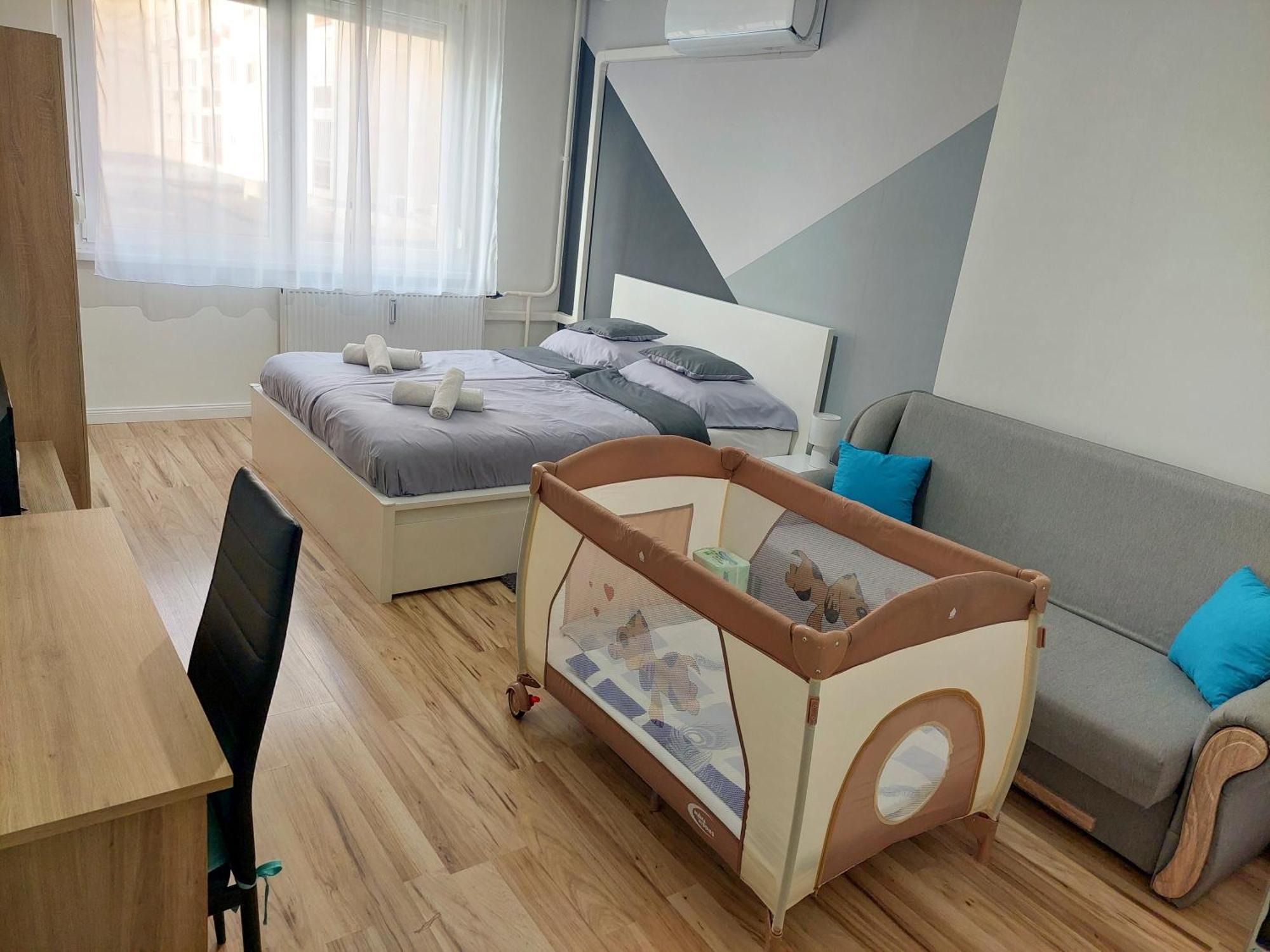 Aweshome City Apartment - 3 Bedrooms And Free Parking Debrecen Dış mekan fotoğraf